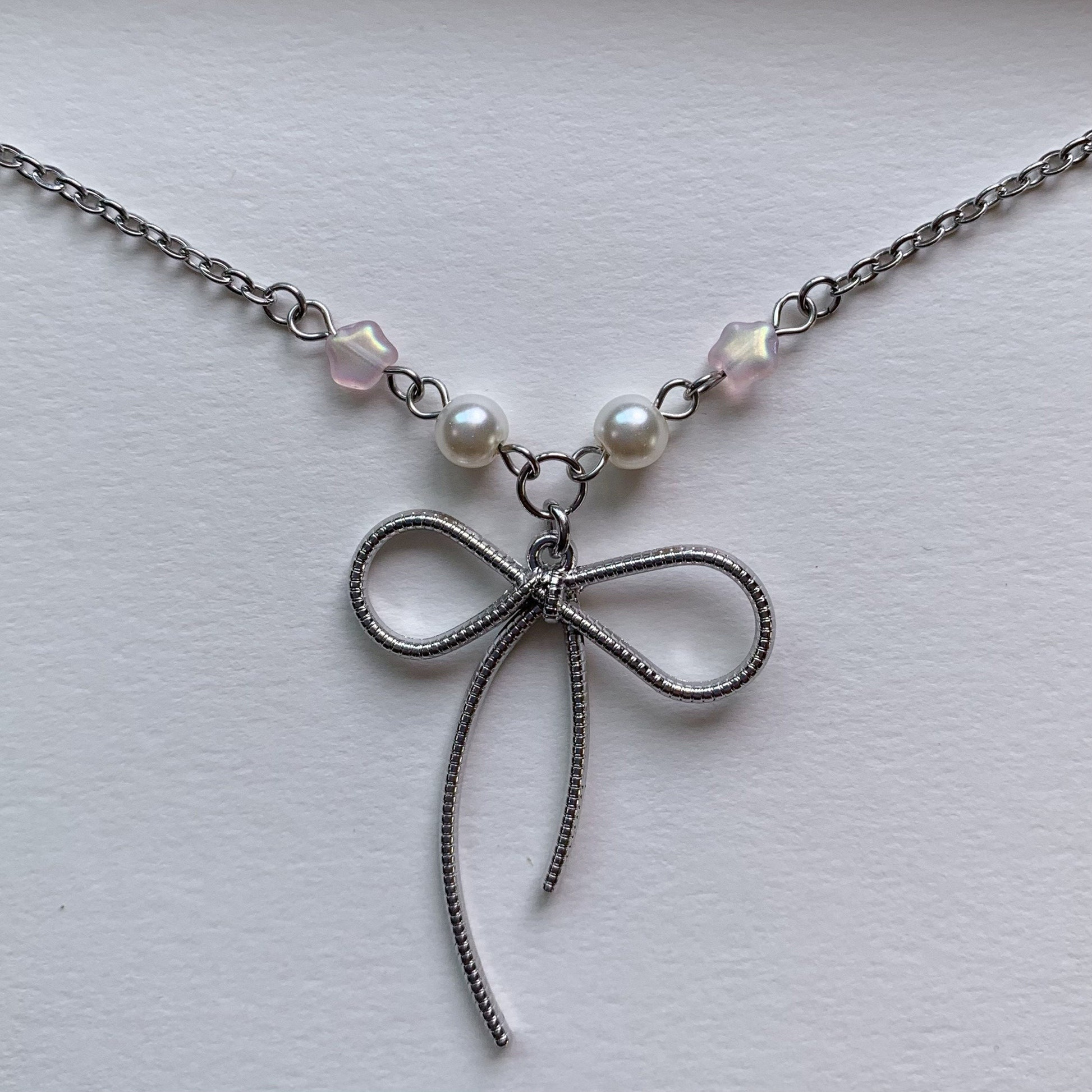 Bow beads necklace