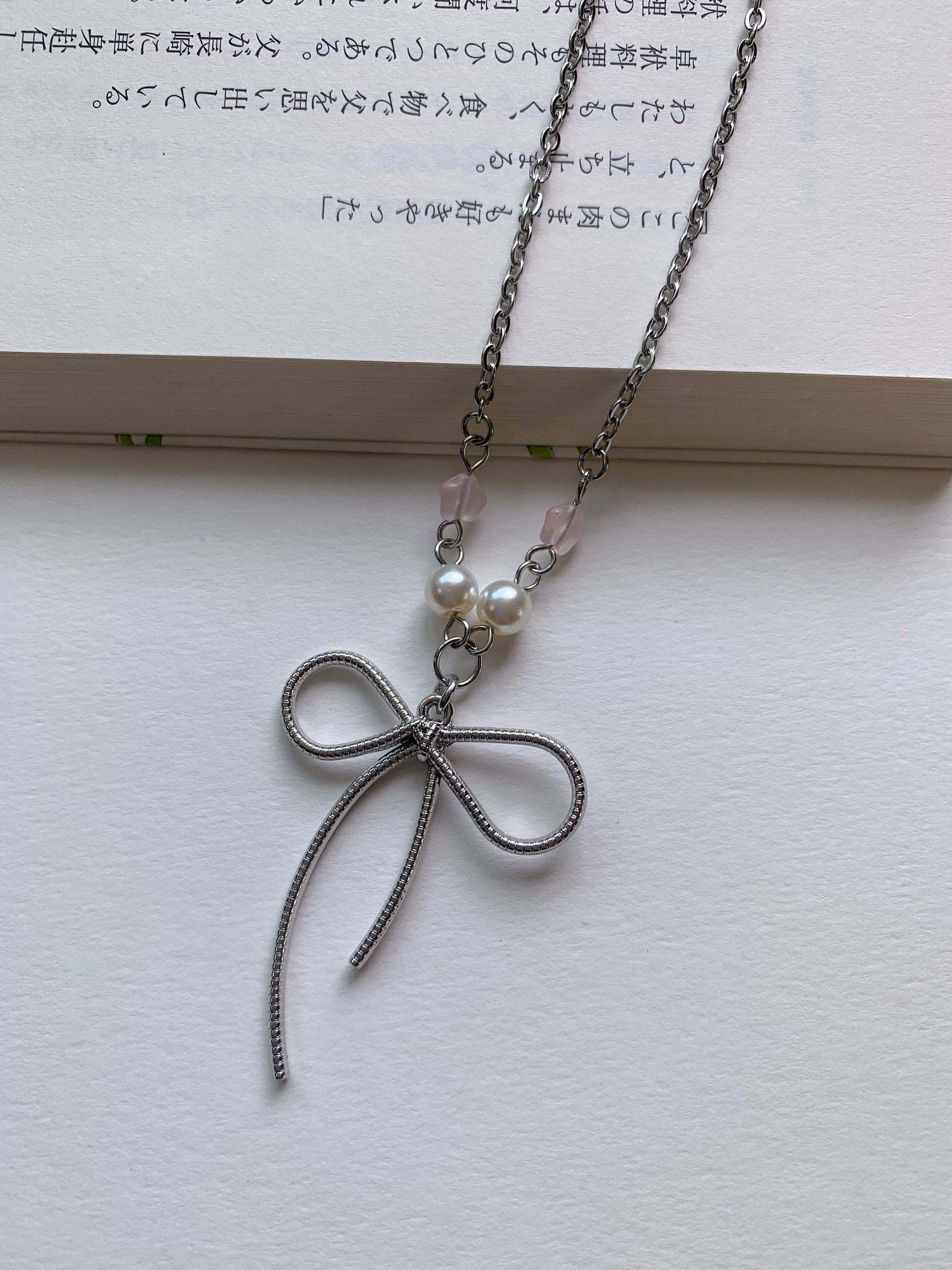 Bow beads necklace