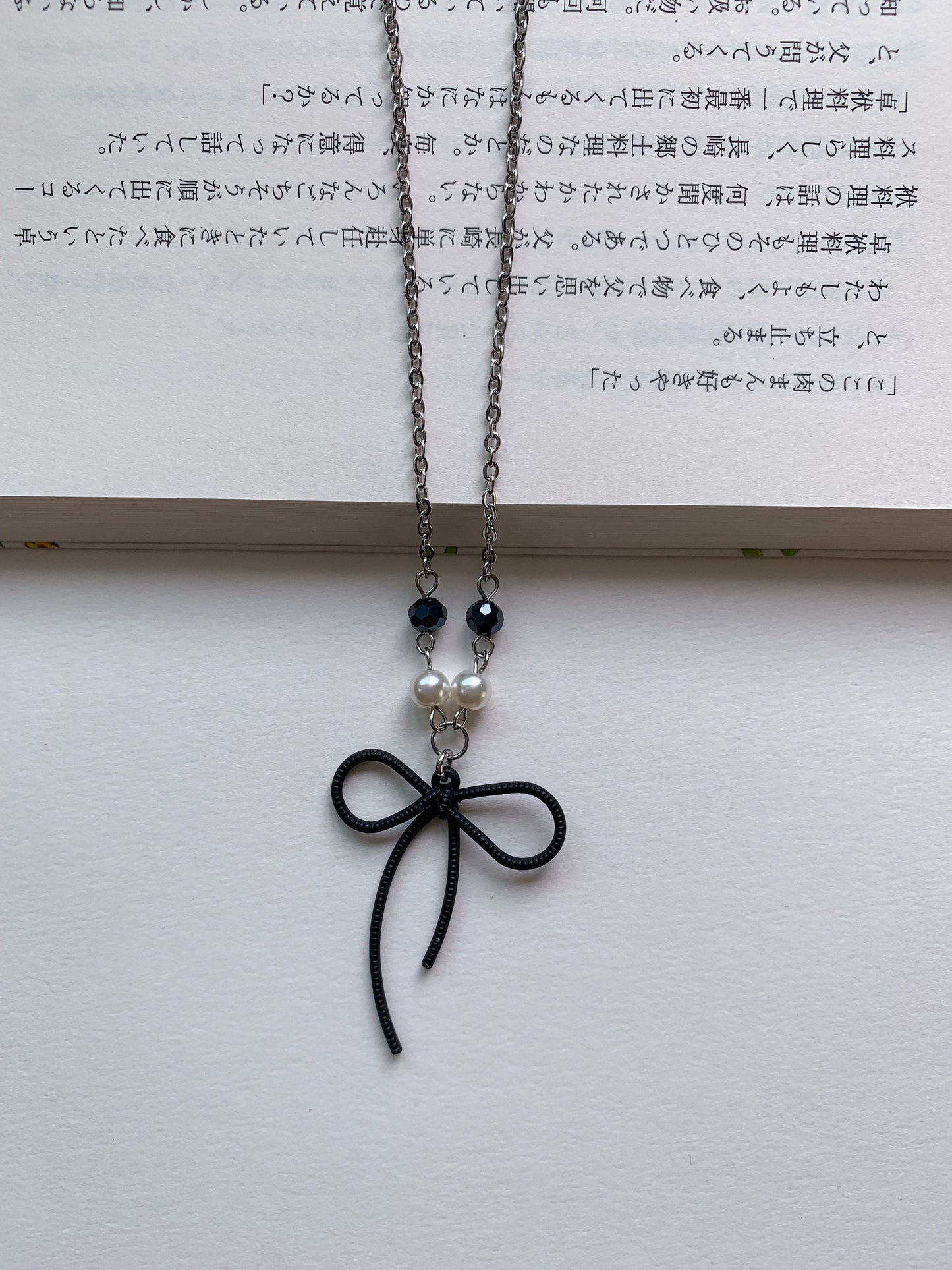 Bow beads necklace