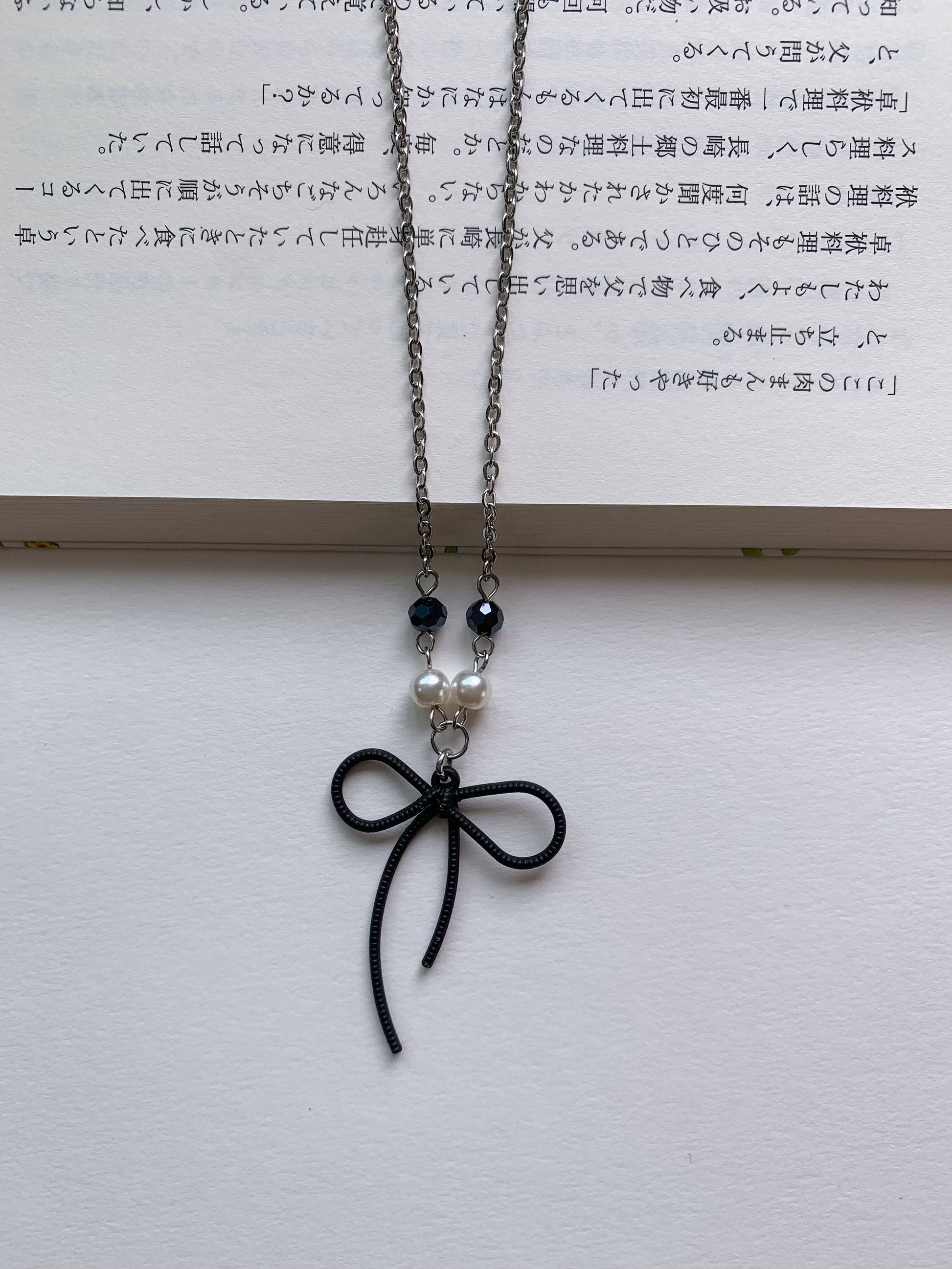 Bow beads necklace