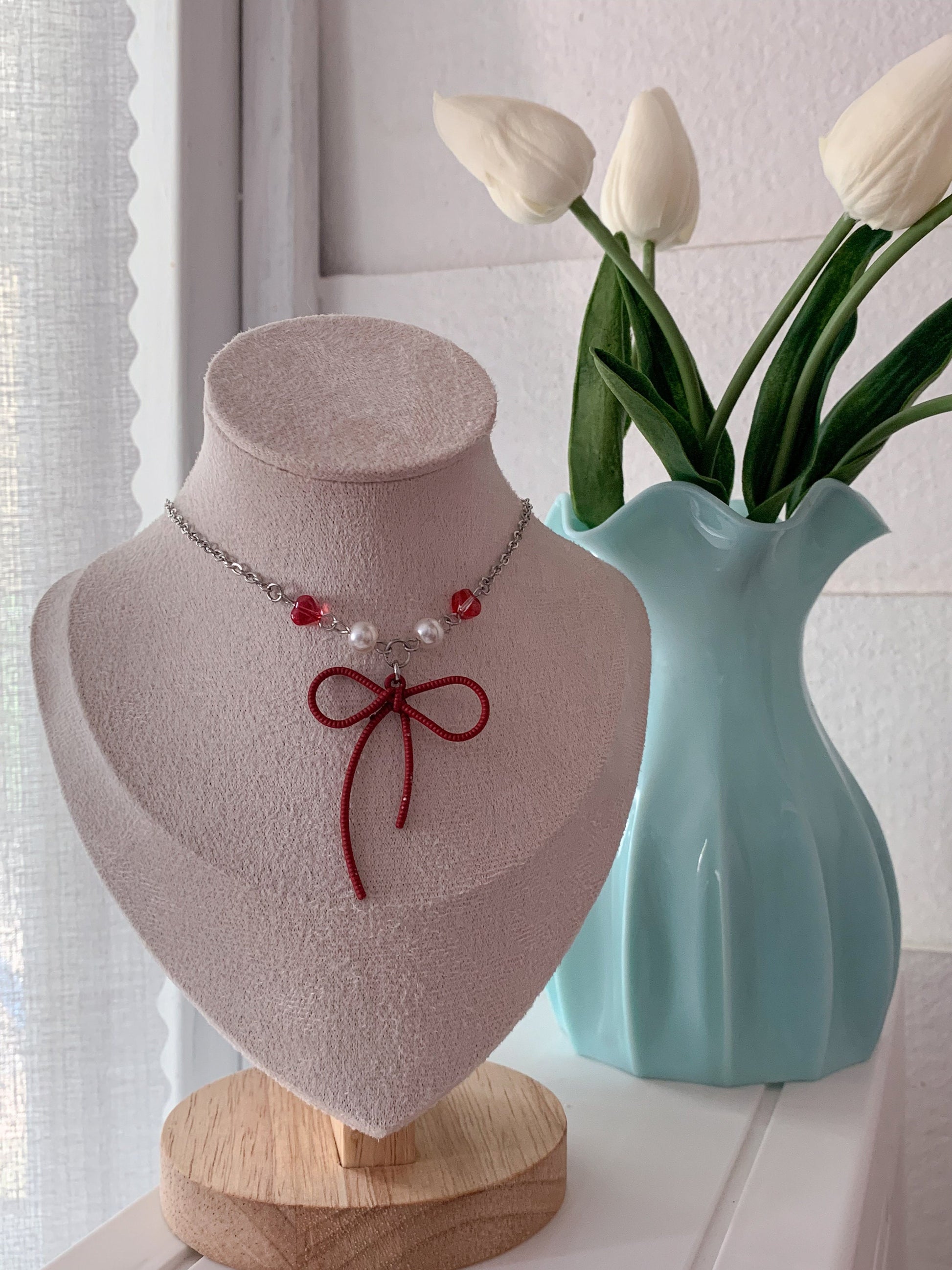 Bow beads necklace
