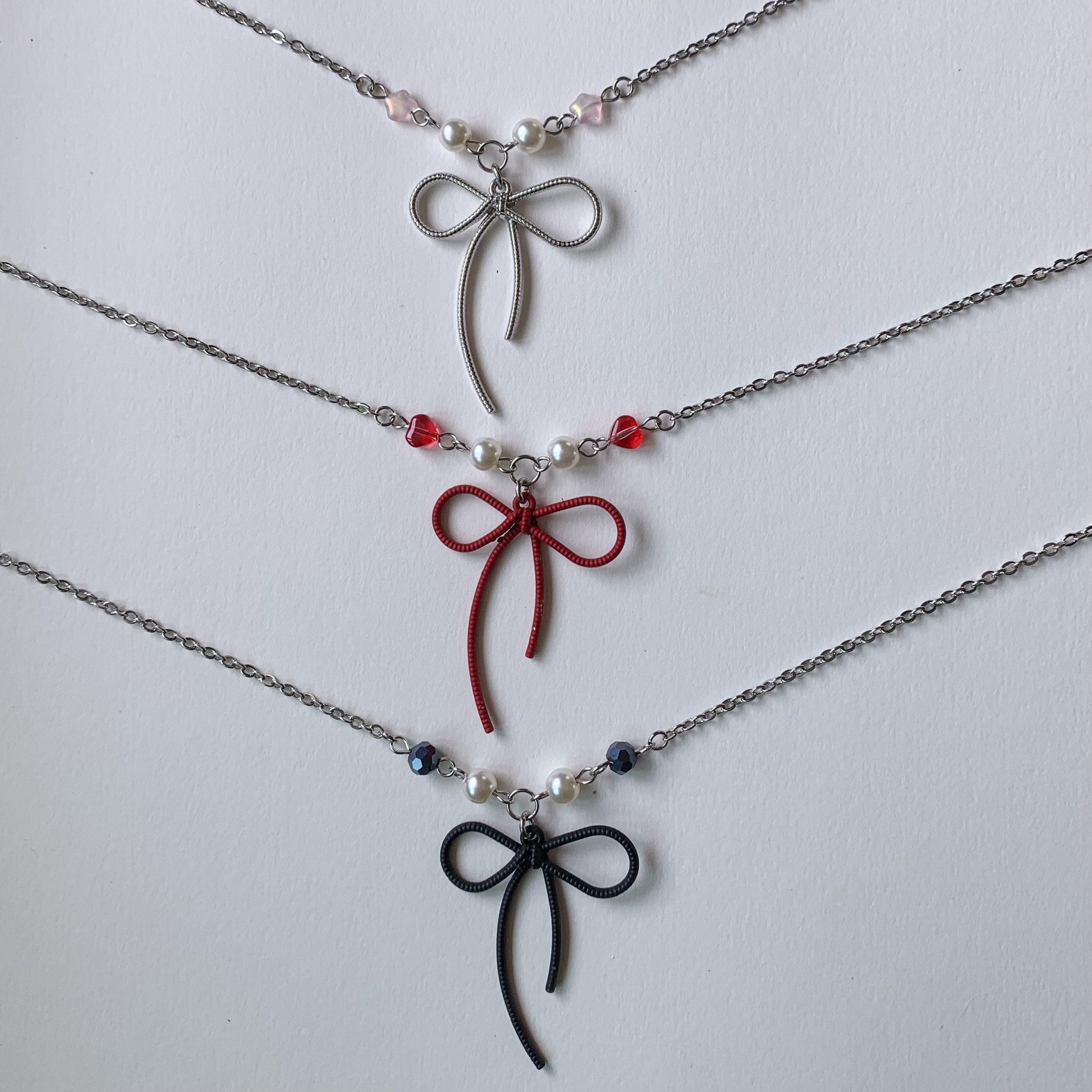 Bow beads necklace