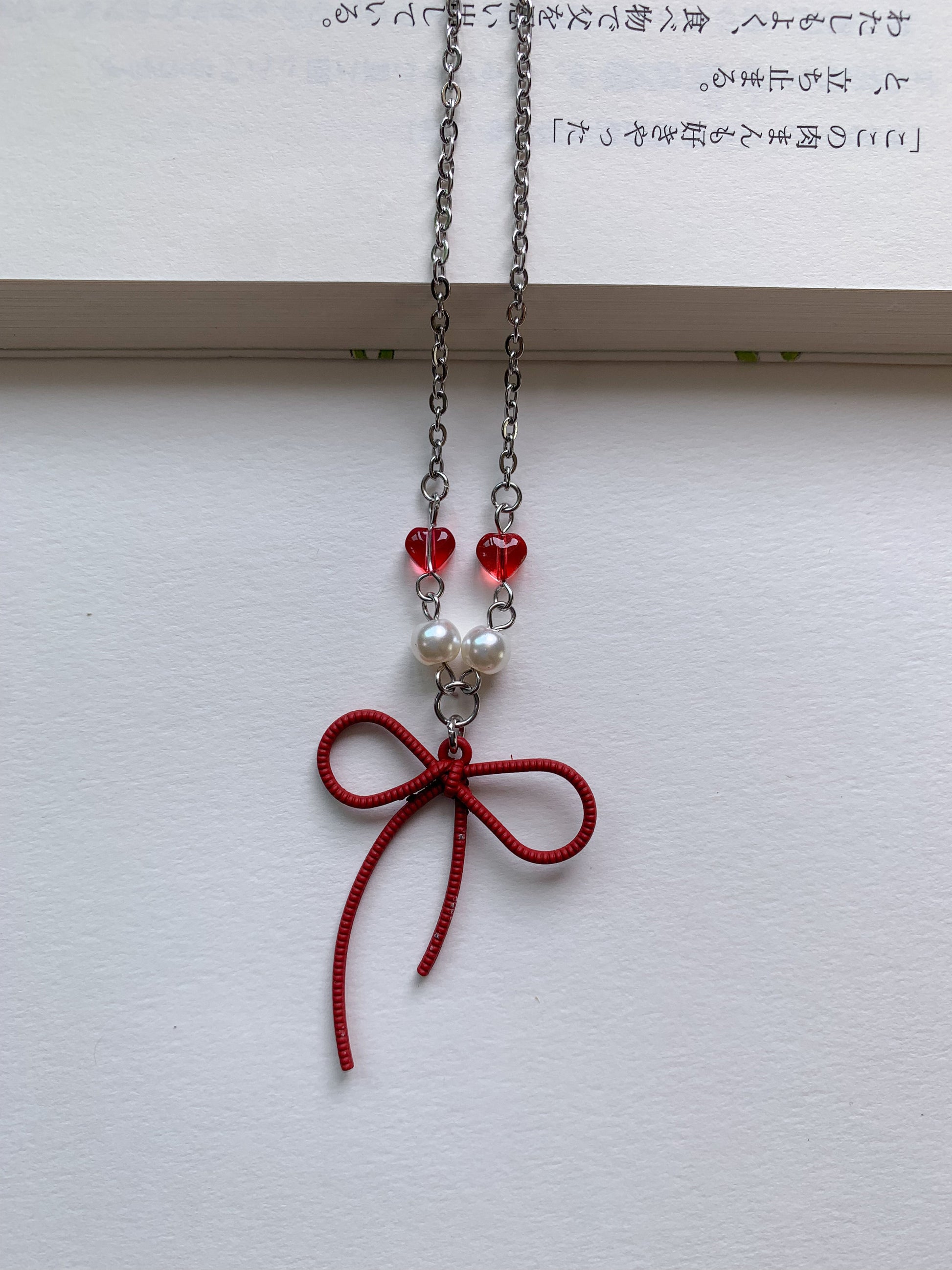 Bow beads necklace